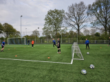 Training S.K.N.W.K. JO19-1 van donderdag 25 april 2024 (35/120)